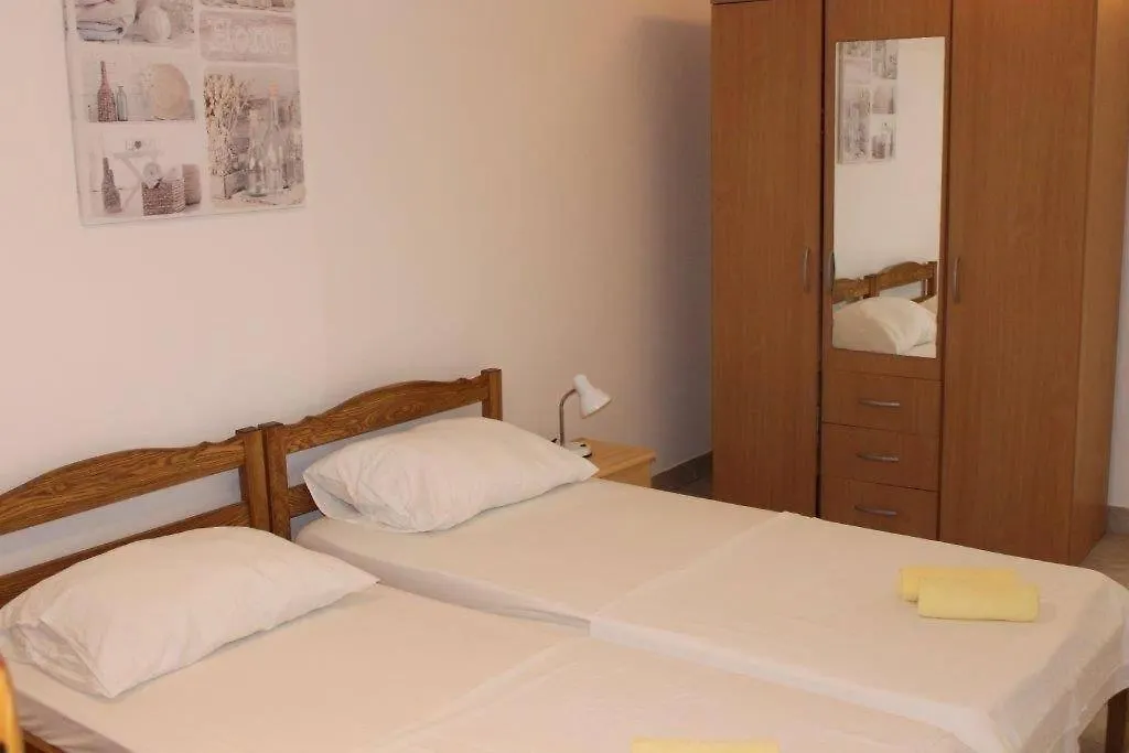 Apartment In Preko With Terrace, Air Conditioning, Wifi, Washing Machine 0*,