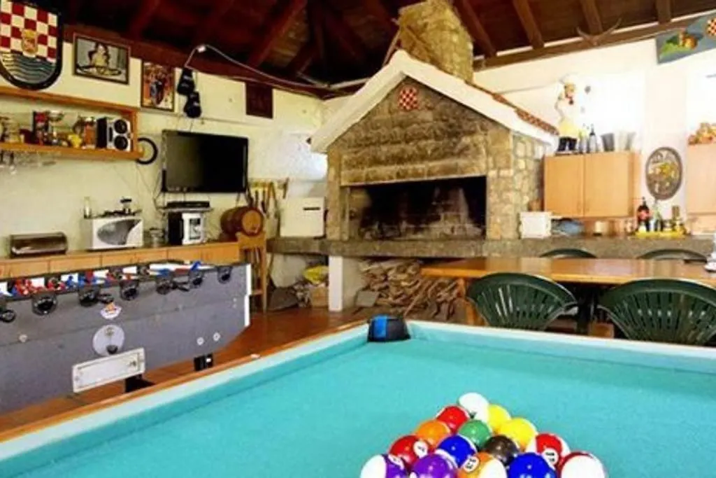Apartment In Preko With Terrace, Air Conditioning, Wifi, Washing Machine